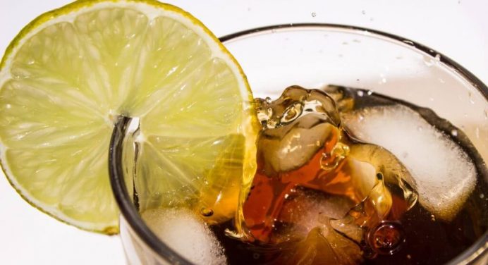 Cola light vs. cola cu zaharuri